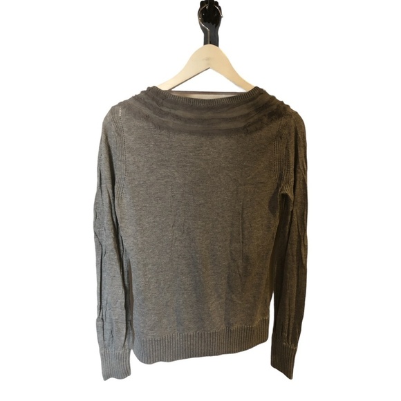 DKNY Gray Vneck sweater Small - Picture 3 of 6